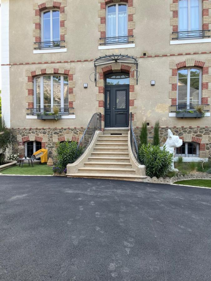 La Demeure Bed & Breakfast Sillé-le-Guillaume Eksteriør bilde