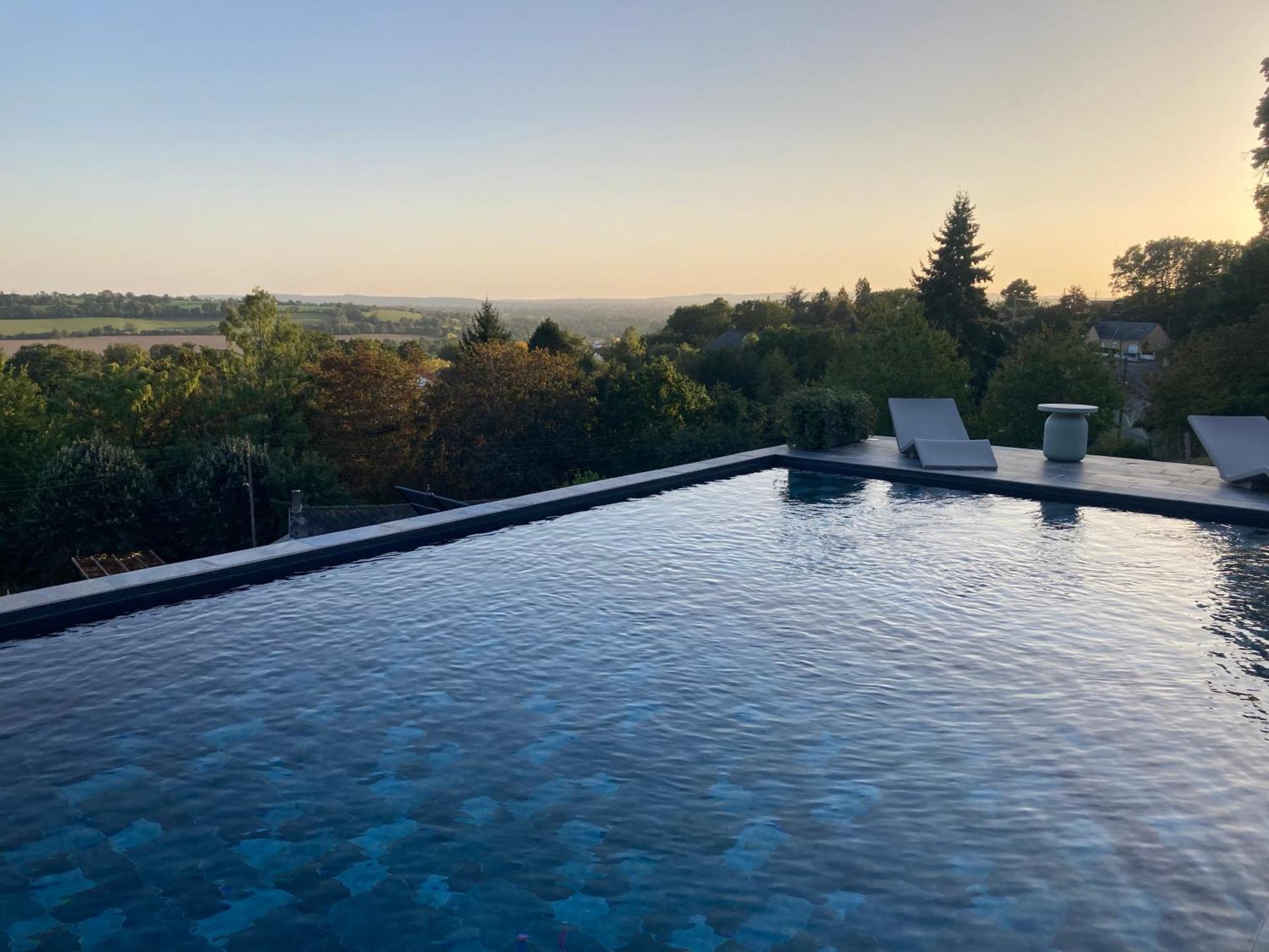 La Demeure Bed & Breakfast Sillé-le-Guillaume Eksteriør bilde