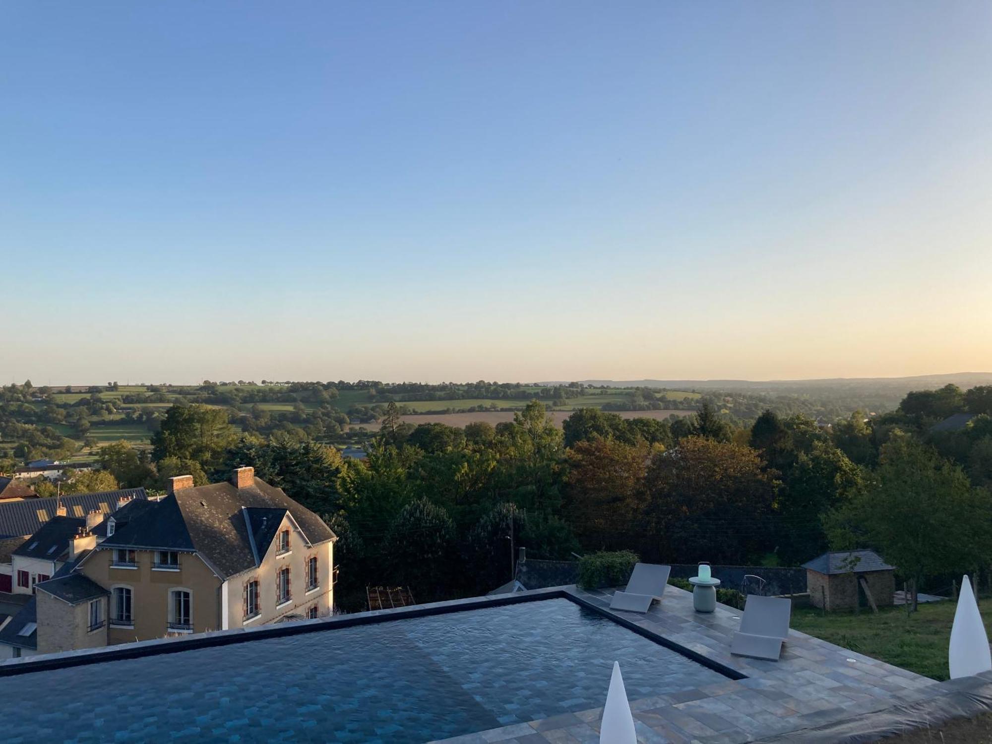 La Demeure Bed & Breakfast Sillé-le-Guillaume Eksteriør bilde